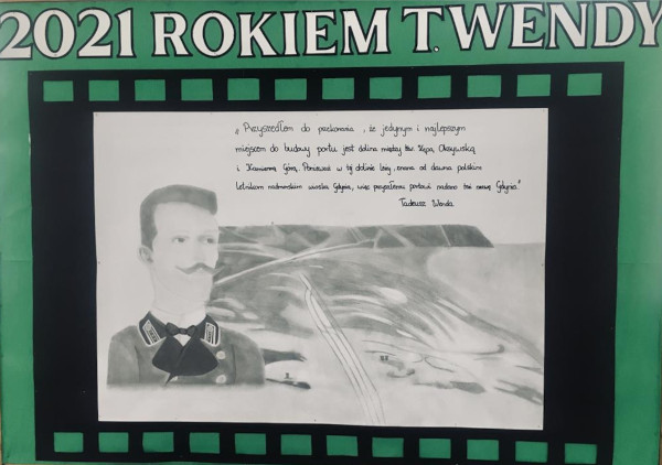 Na zielonym tle biały napis '2021 rokiem T. Wendy'. Poniżej na tle kliszy filmowej rysunek przedstawiający Tadeusza Wendę i cytat T. Wendy.