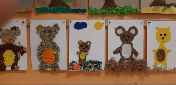 Prace uczniów - misie wykonane różnymi technikami.